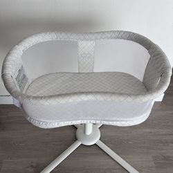 Halo Swivel Bassinet