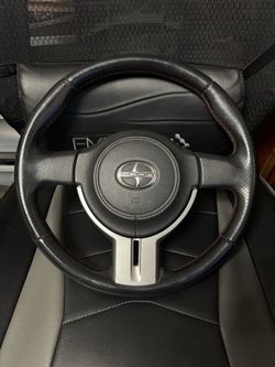 Scion FR-S, Subaru BRZ steering wheel