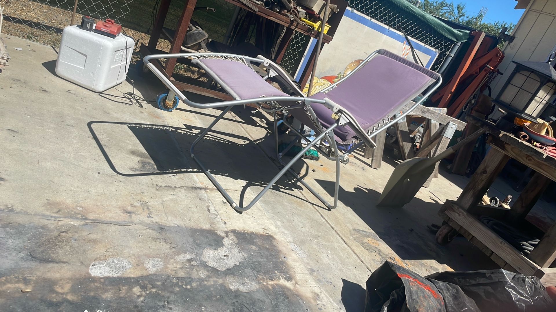Reclining Lawn Chairs Like New 2chairs 10 Dollars Each Pick Up Only