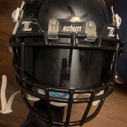 Schutt F7 Helmet | Black | + Black Visor 