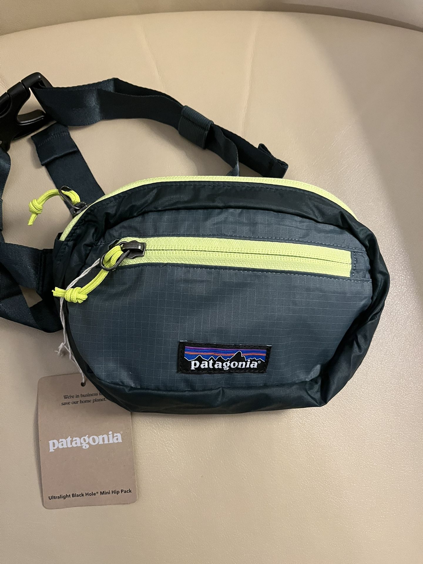 PATAGONIA - Ultralight Black Hole Mini Hip Pack !!NEW!!