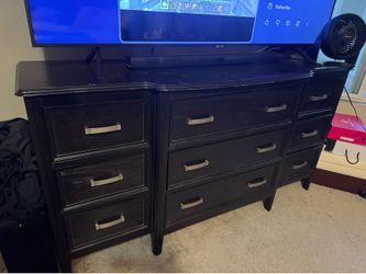 9-Drawer Dresser