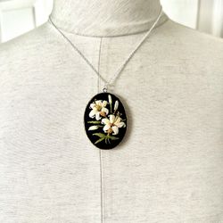 Oval Floral ‘Embroidered Pendant Necklace 