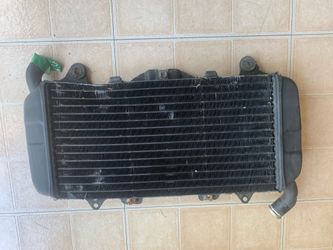 1985 Yamaha FZ750 radiator