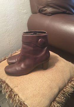 ECCO short dark brown boots