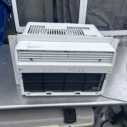 10,000 (DOE) BTU 115-Volts Window Air Conditioner Cools 450 Sq. Ft. with Wi-Fi, Remote and Dehumidifier