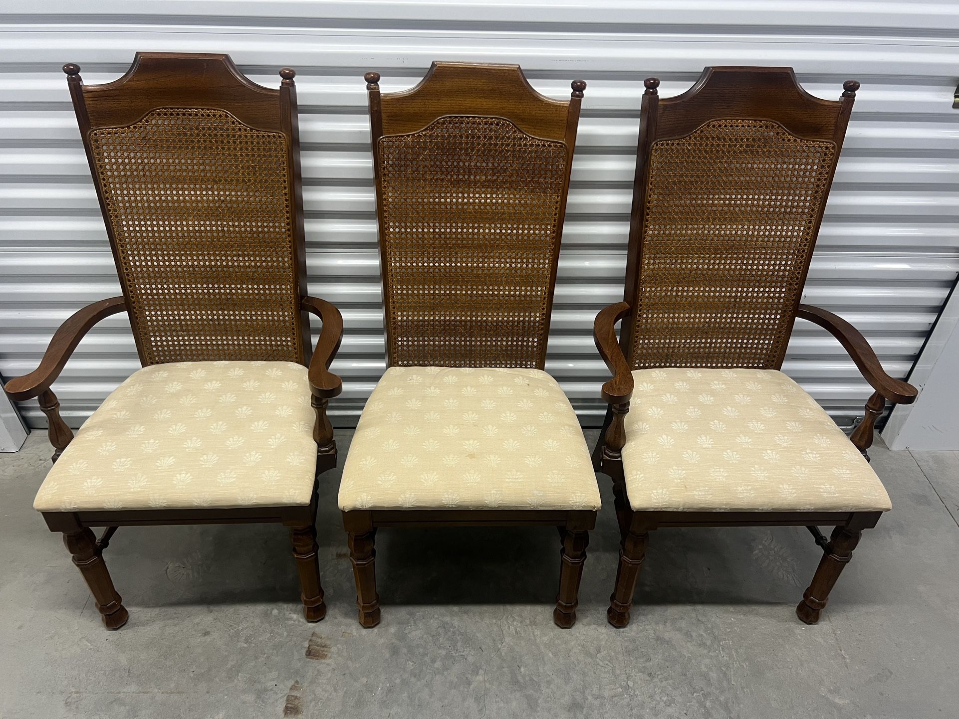 VINTAGE BROYHILL FURNITURE USA WALNUT DINING ROOM SET