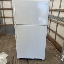 white kenmore refrigerator with ice maker