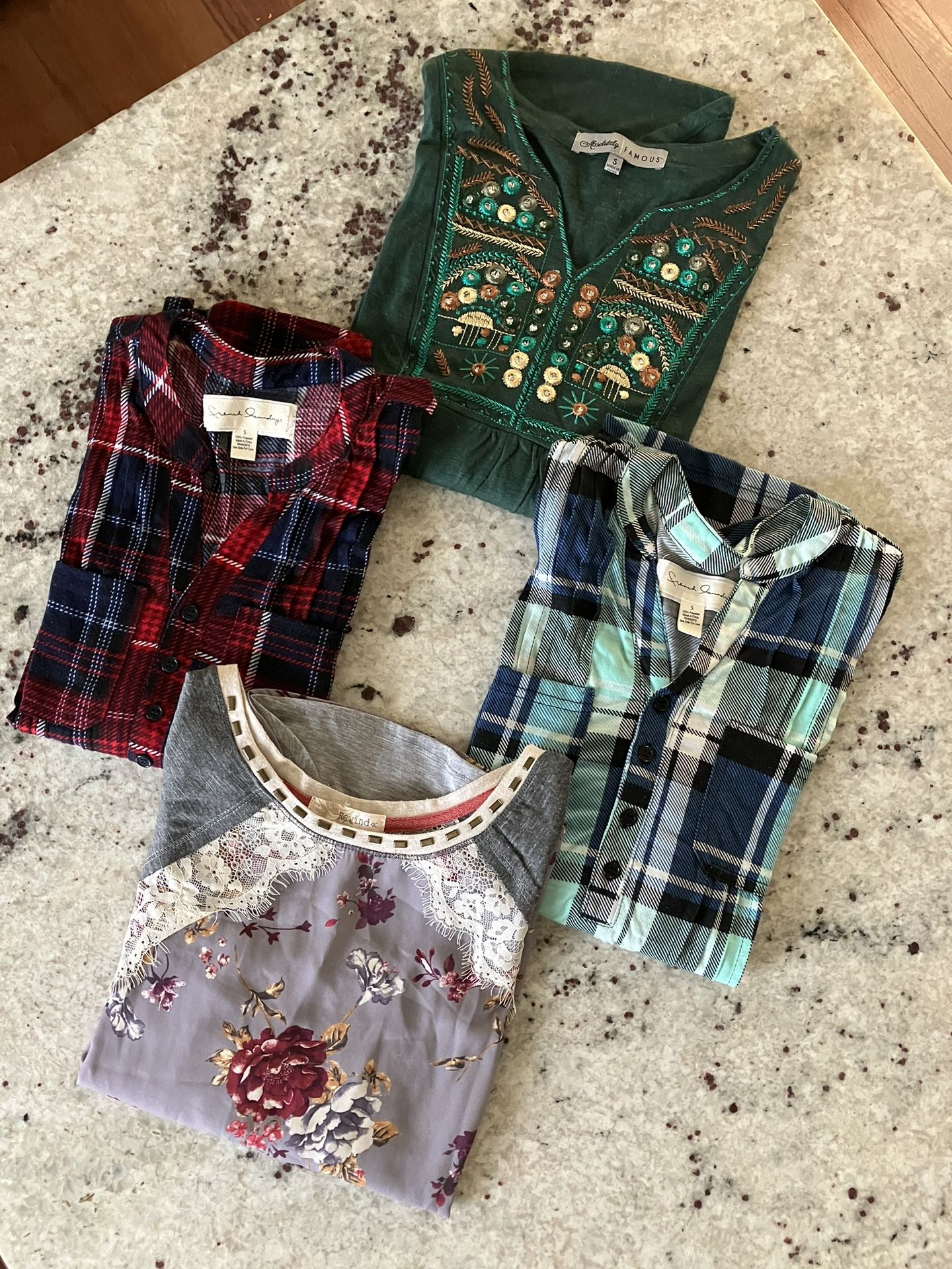 Womens / Juniors Size small