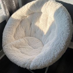 Milliard Cozy Chair / Faux Fur Saucer Chair for Bedroom / X-Large, White.