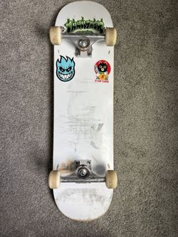 Skateboard Mini Logo 8.0 Mob grip tape -Independent hollow trucks Andrew Reynolds’s -Spit fire wheels -Spit fire bearing -Independent hardware
