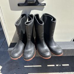 Free kids Rain Boots Size 5 (2 Pairs)