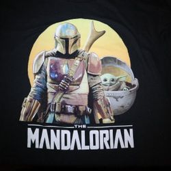 Mandalorian Graphic TSHIRT. L 