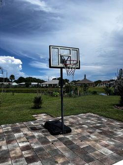 Lifetime Portable Adjustable Basketball Hoop – Backboard – 75$
