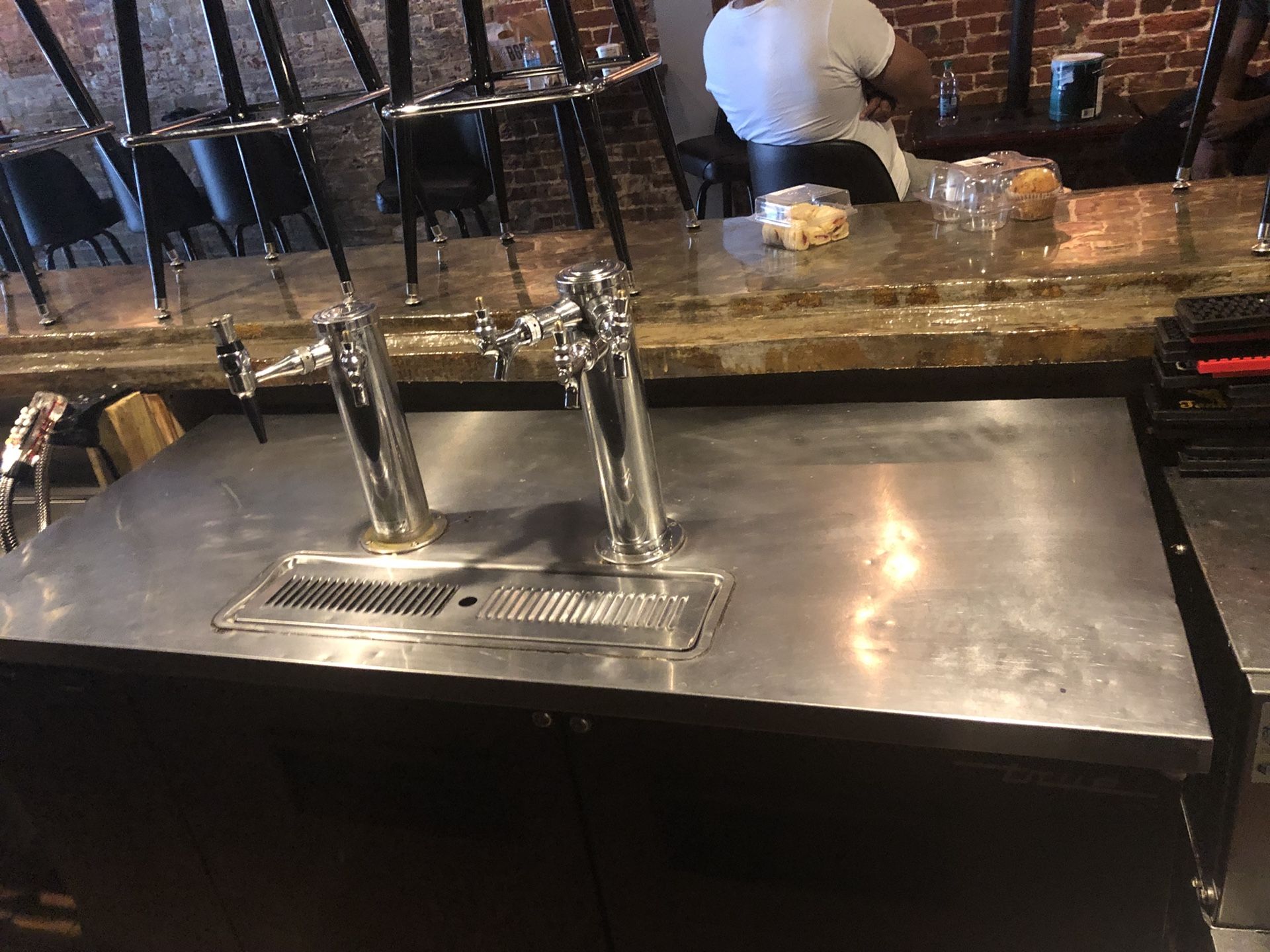 Industrial restaurant beer draft machine