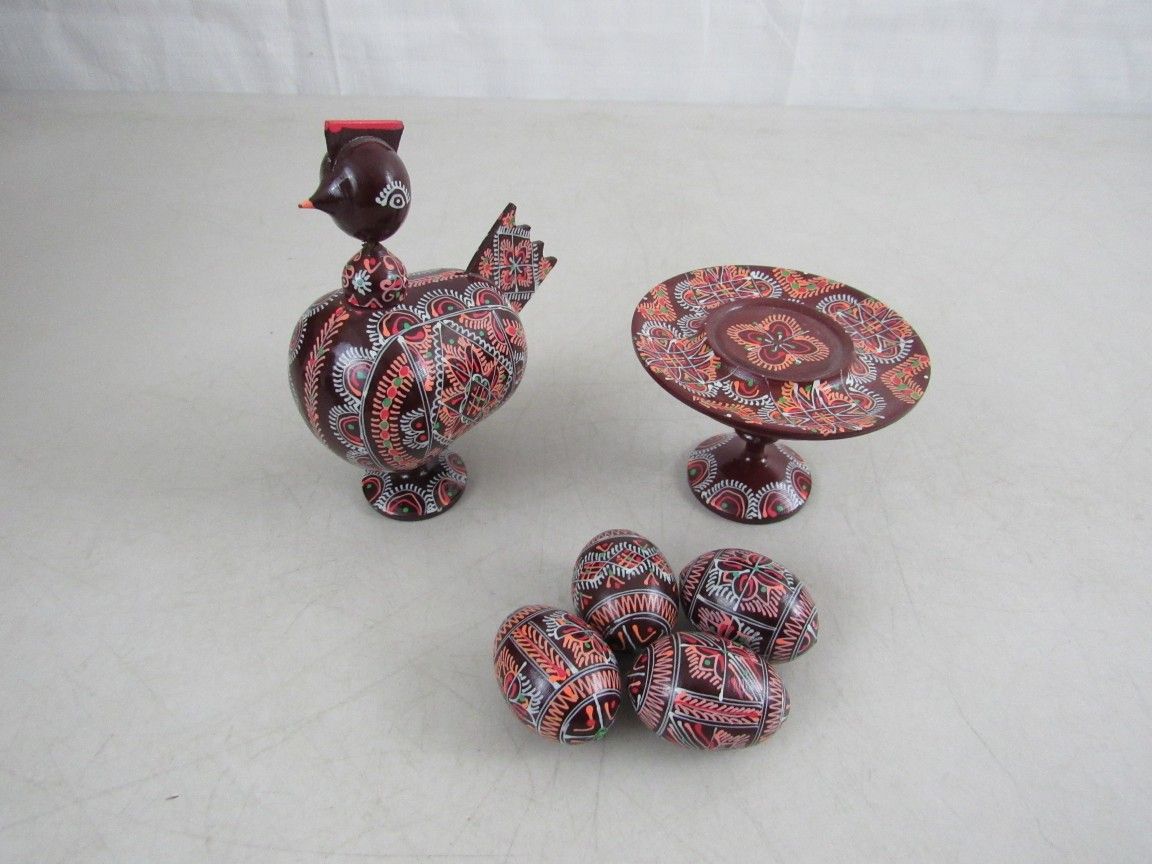 Ukrainian Folk Art Hand Crafted Wooden Nesting Chicken/Hen & Eggs