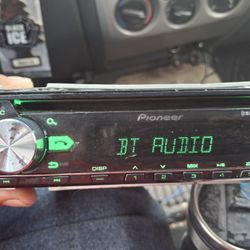 STEREO PIONEER CD AUX USB BLUETOOTH CAMBIA DE DIFERENTES COLORES GOOD CONDICIÓN ABLO ESPAÑOL 