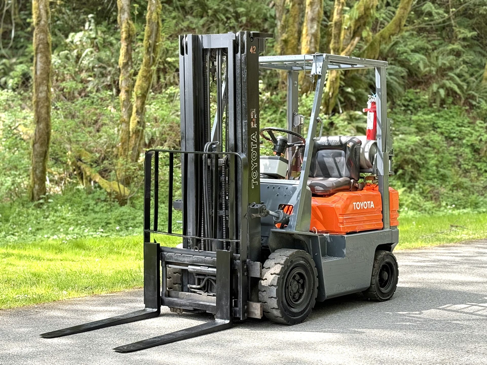 Forklift Toyota LPG 3,000 lb Capacity 