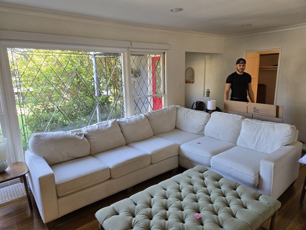 Bassett Furniture Sectional Couch, With Fold Out Bed.