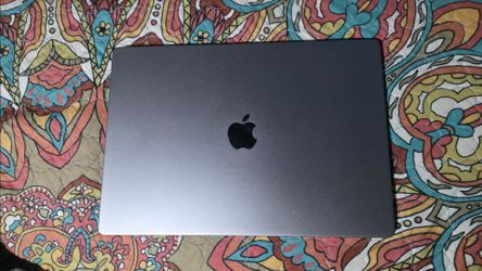 2023 MacBook Pro 16” M2 Max 32GB RAM 1TB SSD - Screen Damage