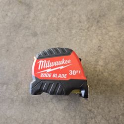 Milwaukee 30ft Wide Blade Tape Measure