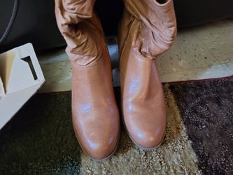 Used Women's Leather 9 West Boots