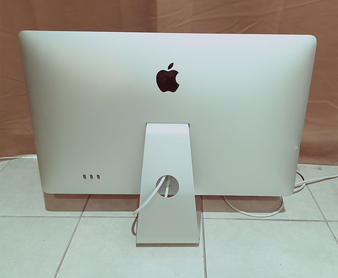 2 Apple Cinema Displays