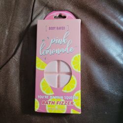 Body Raves Pink Lemonade Bath Fizzer. Contains 10 Pink SquaresIndulge in a refreshing bath experience with the Pink Lemonade Bath Fizzer. This pink ba