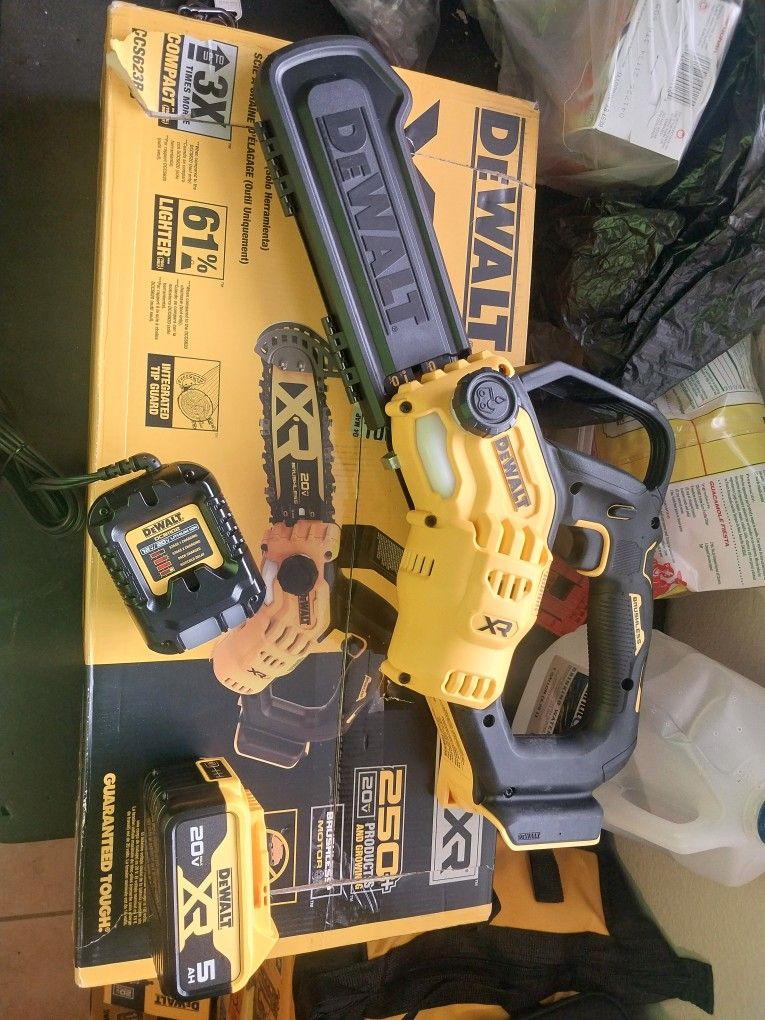 DEWALT PRUNING CHAINSAW 8" 20V LITHIUM XR BRUSHLESS WITH BATTERY AND CHARGER