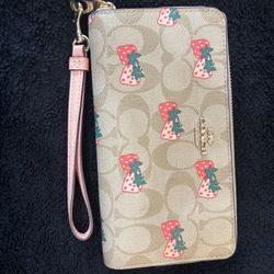 Coach Wallet Zip Around Wallet. New No Tags 