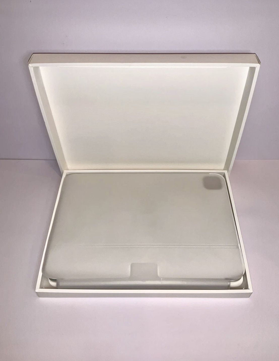 Apple Magic Keyboard MWR03LL/A A2975 for iPad Pro 11" (M4) White