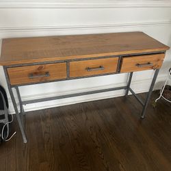 Console Table. Excellent Condition   Almost New 