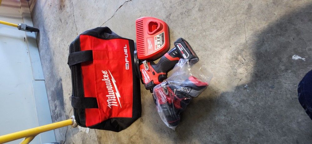Milwaukee Drill M12 Set