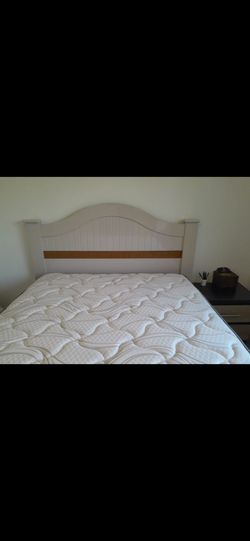 Cama queen con colchon