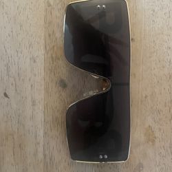 Burberry Oversized Sunglasses With Gold Trim In Perfect Condition 