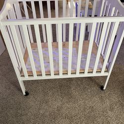 White crib