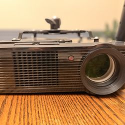 FAVI HD Projector w/ Ceiling Mount