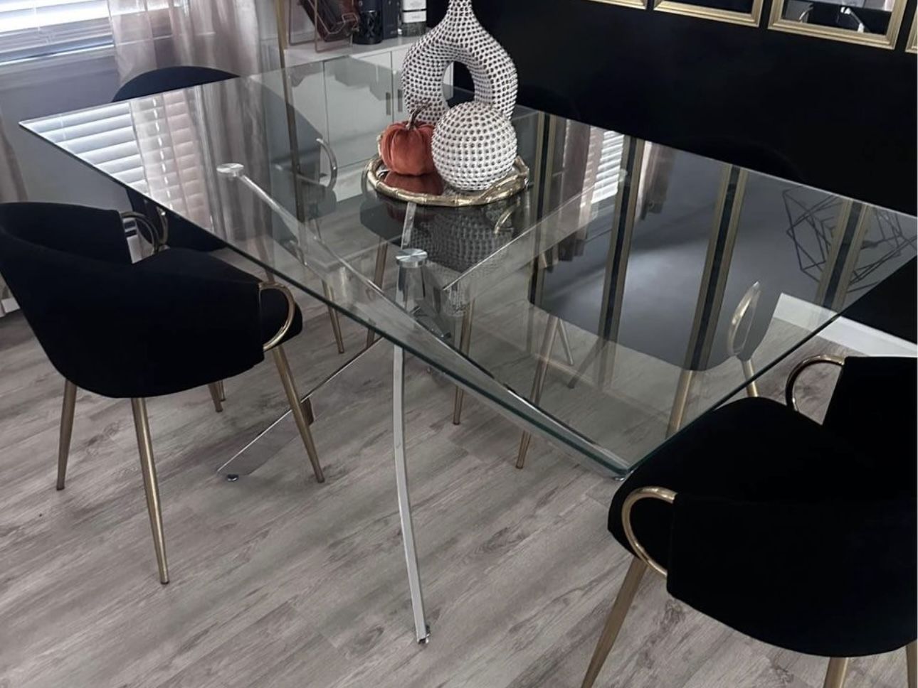 DINING TABLE W/ CHROME BASE ππ€β€οΈ