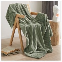 Lightweight Throw Blanket