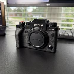 X-T4 Mirrorless Camera Bundle