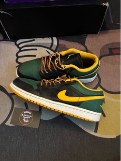 Jordan 1 low green yellow Sz 8.5