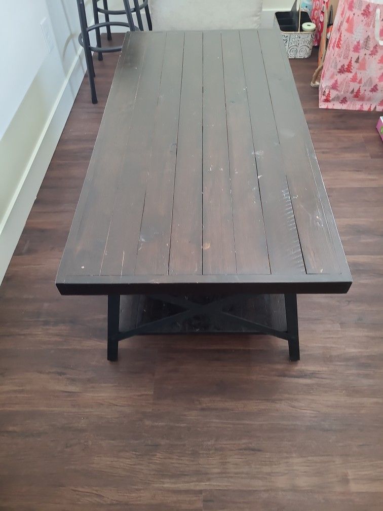 Living Room/Coffee Table