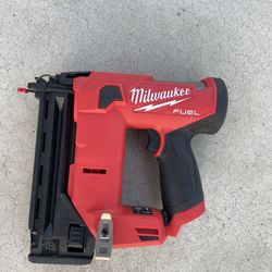 Milwaukee M12 FUEL 12-Volt Lithium-Ion Brushless Cordless 18-Gauge 1-1/2 in. Compact Brad Nailer (Tool Only)
