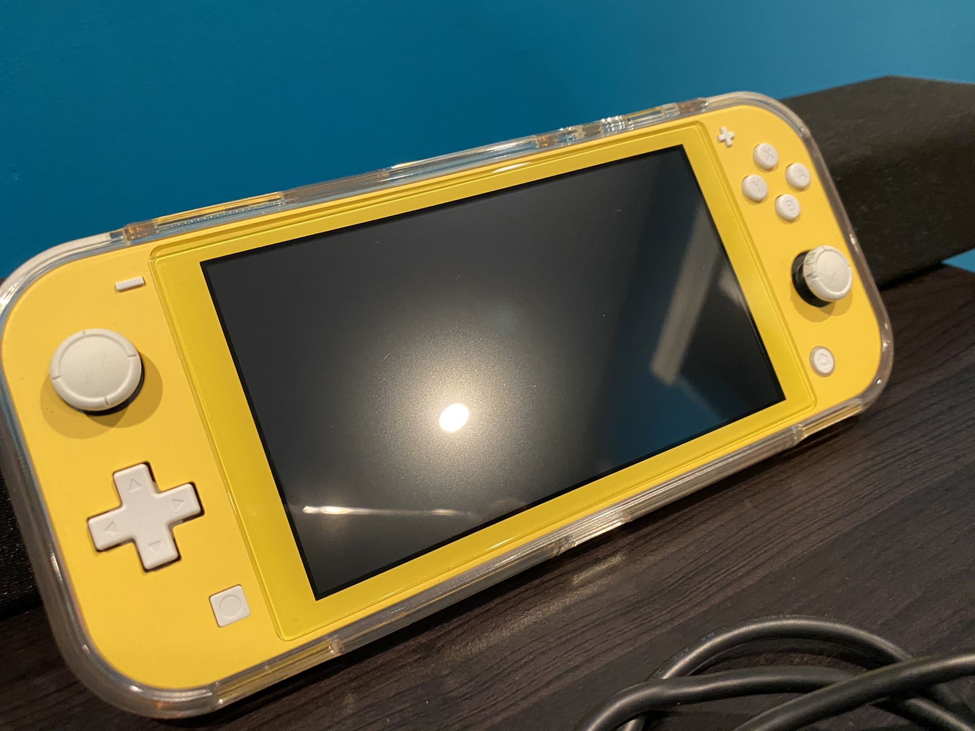 Nintendo Switch Lite Yellow: Transparent protector case that also help you to play easily, Screen proctector, no scratches or cracks of any kind, 32