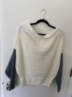 Women’s Gray And White Sweater 
