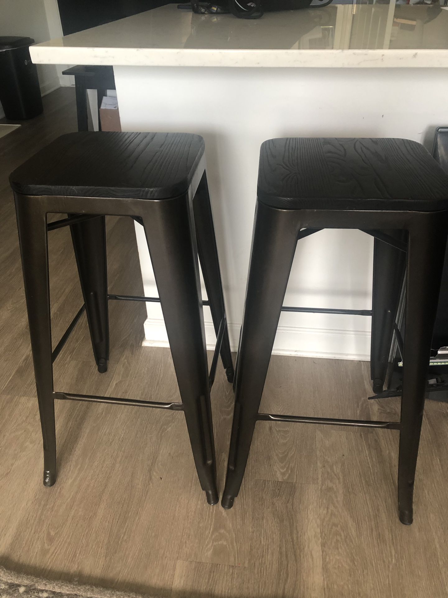 2 Metal bar stools, wood top