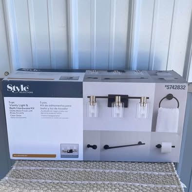 NEW Bathroom Vanity Light with Accessories