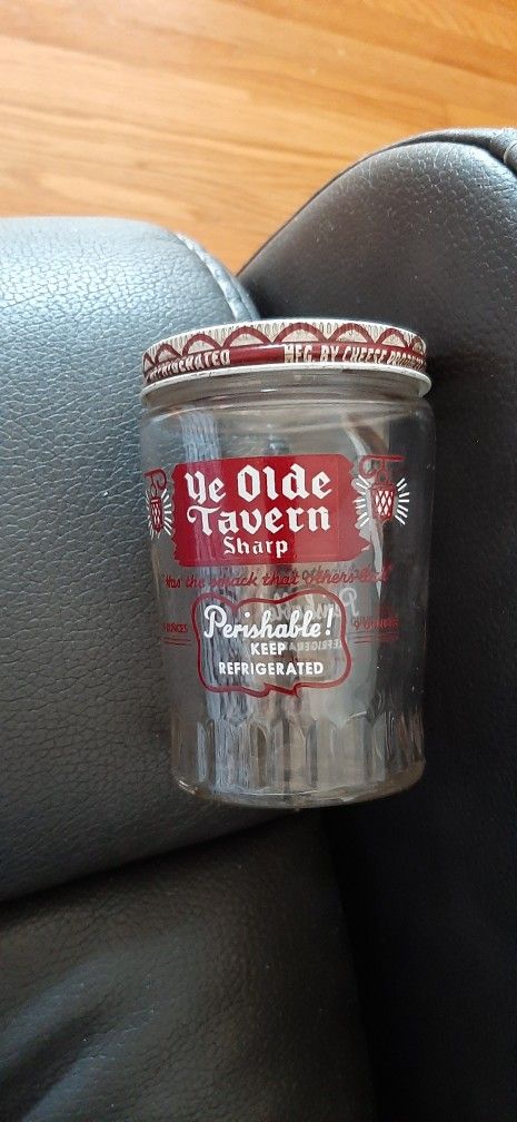 Vintage Ye Olde Tavern Cheese jar. 9 oz jar. 