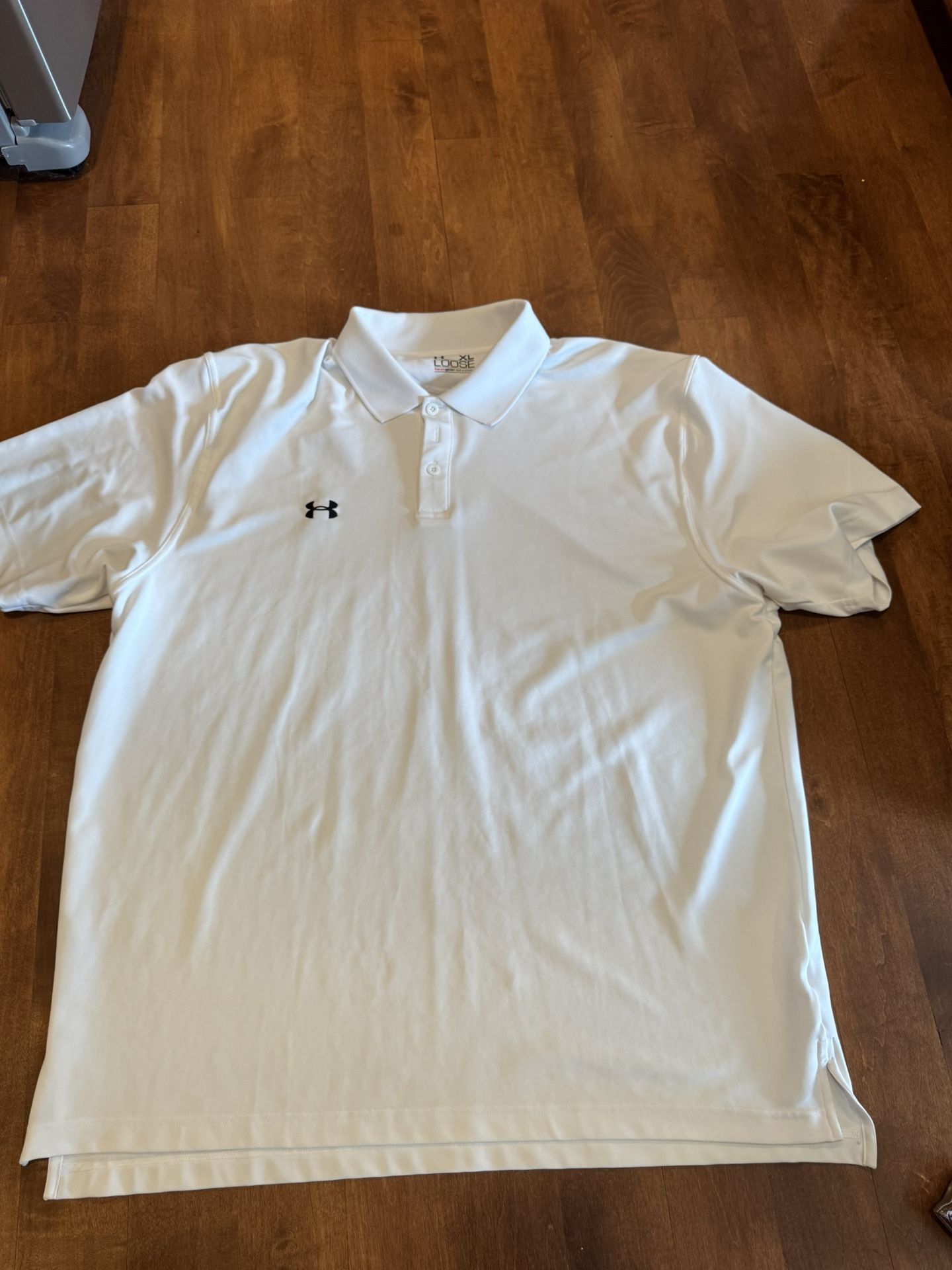 Men’s under Armour loose fit polo shirt size extra large shipping available