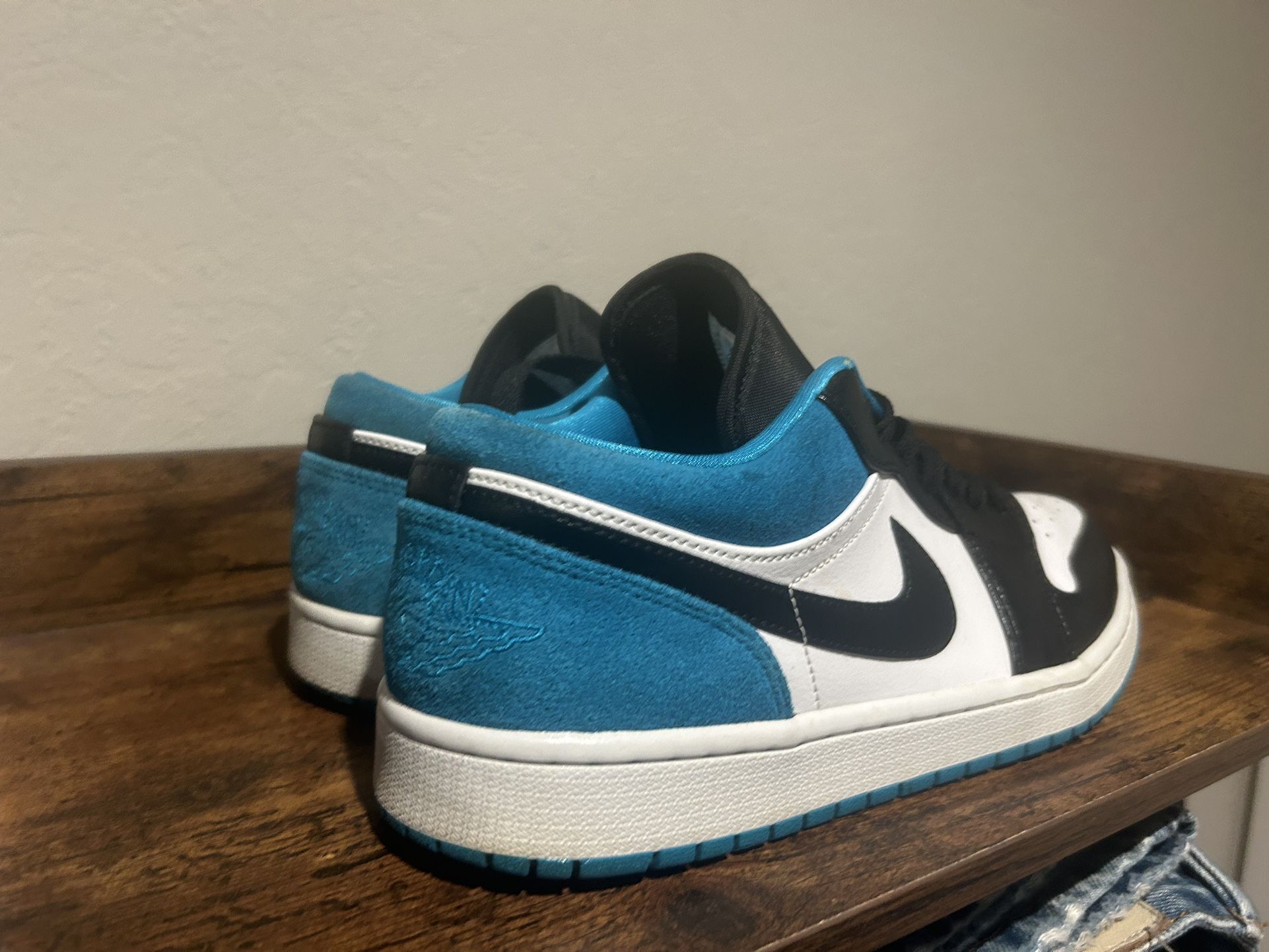 Air Jordan 1 Low Size 10.5m. 35$ Firm